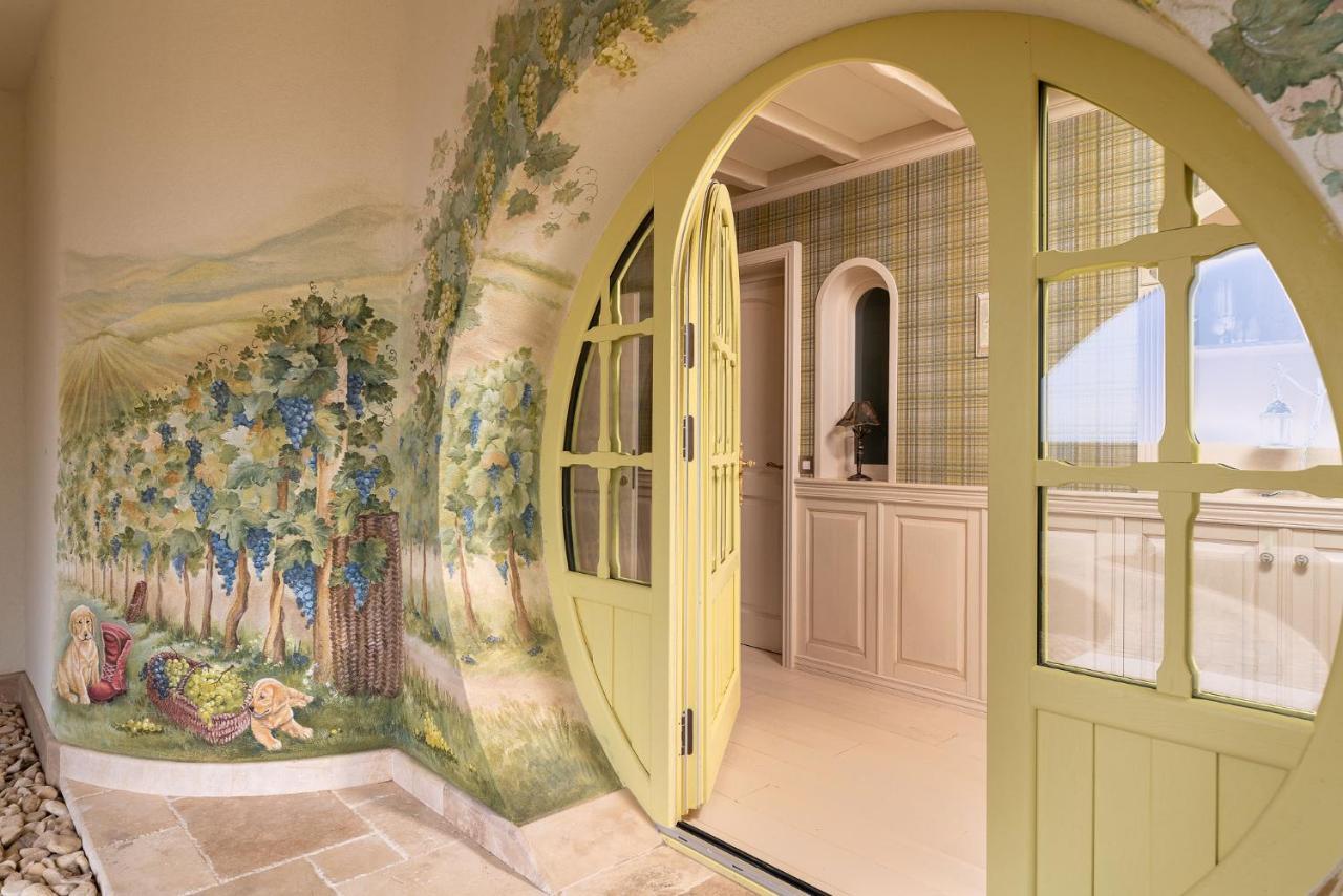 Casa Timis - Wellness & Spa Resort Chitorani Exterior foto A door in a hobbit hole